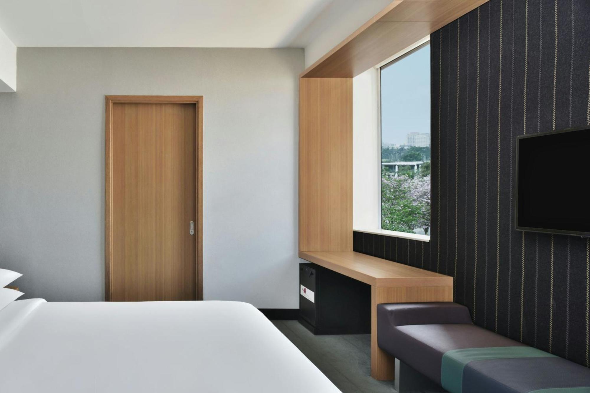 Aloft Bengaluru Outer Ring Road Bangalore Exterior foto